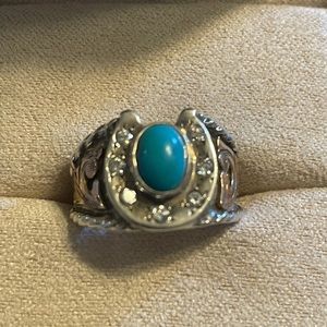 Like new! Women’s Turquoise horseshoe ring. Only worn a few times.